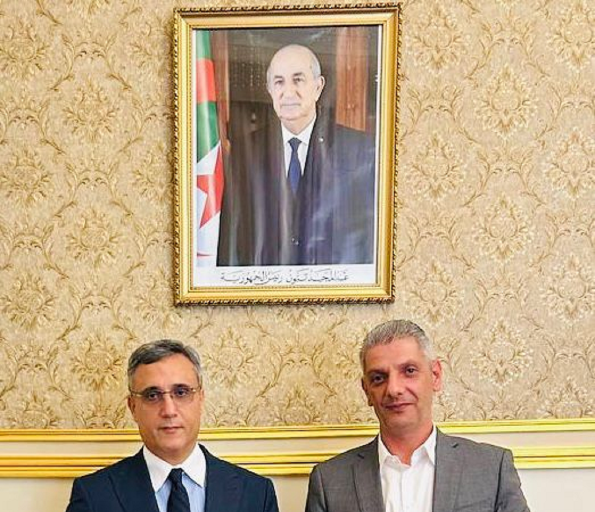 أبو الحمص يطلع سفير الجزائر بالقاهرة على اوضاع الاسرى في سجون الاحتلال